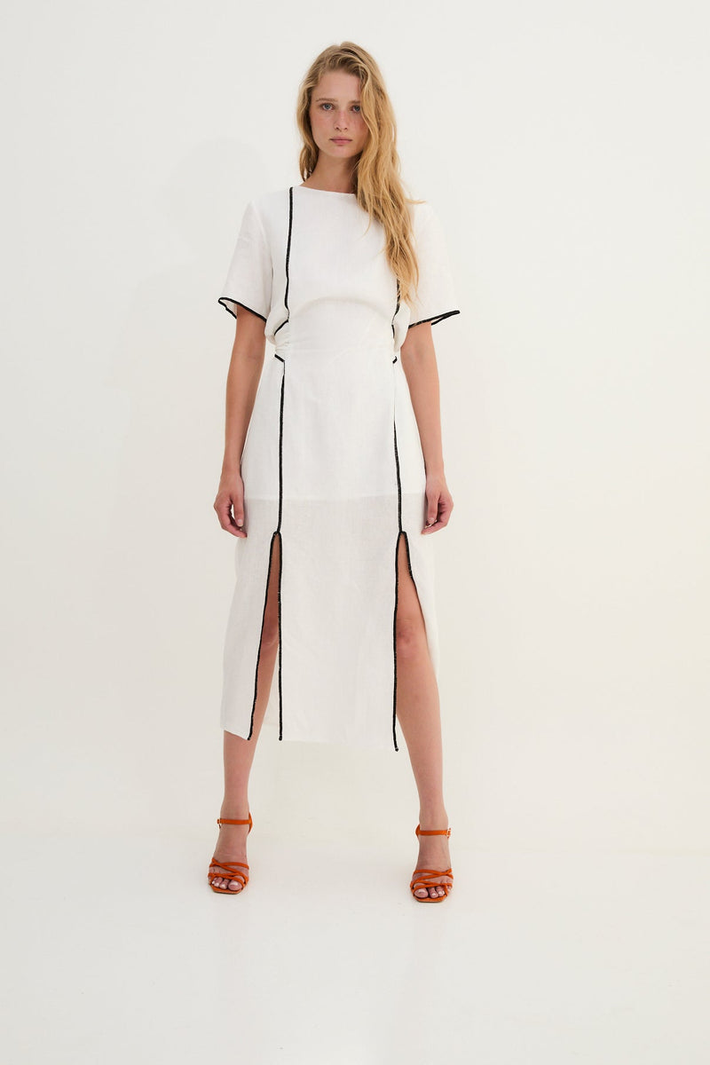 Robe Contraste Fil Blanc