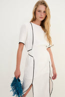 Robe Contraste Fil Blanc
