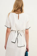 Robe Contraste Fil Blanc
