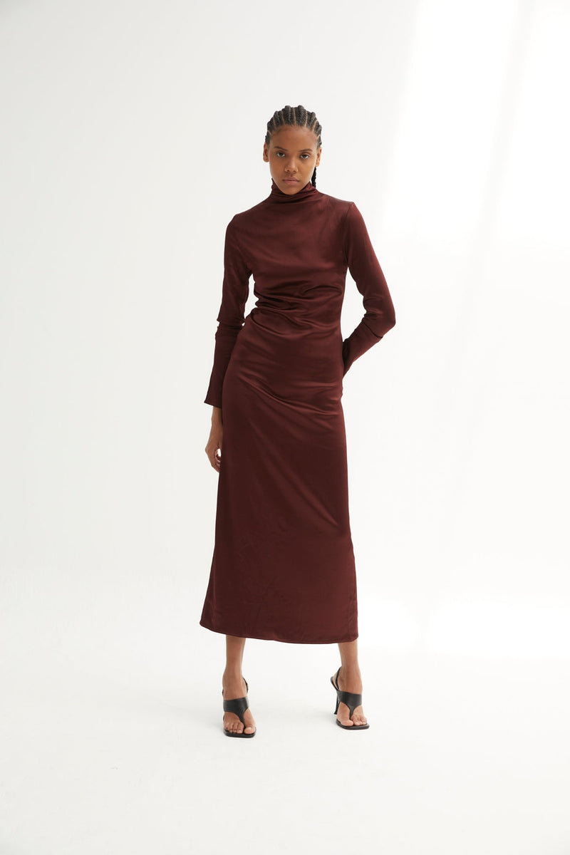 Robe Minimal Satin Marron