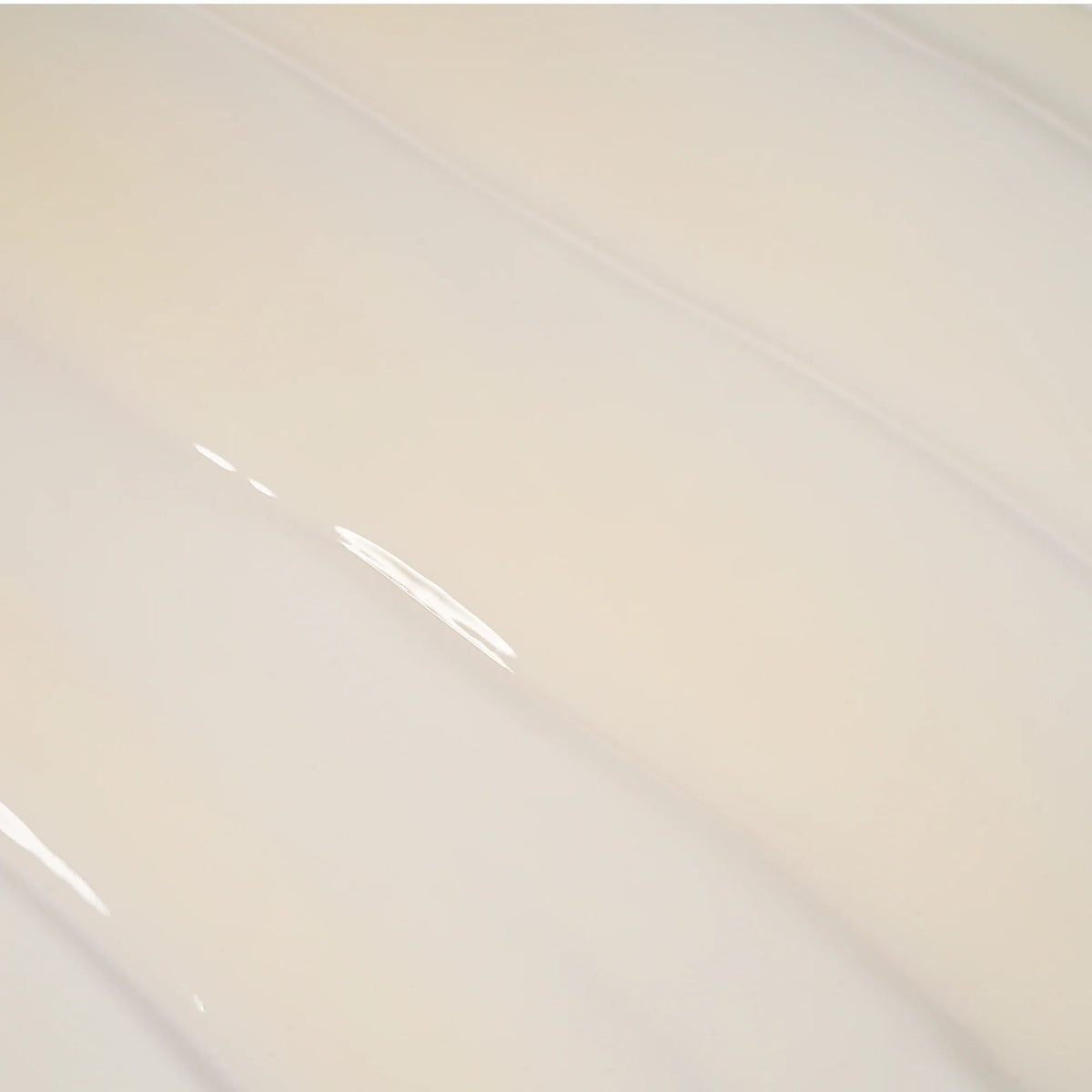 Booster-Serum gegen Pigmentflecken mit Grüntee-Polyphenolen
