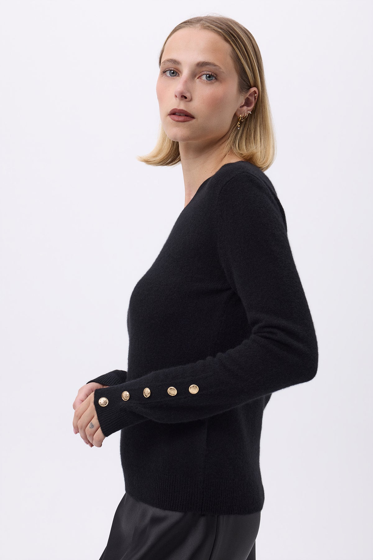 Pull Col Rond Boutons Dorés Manches Ballon F Sol - Noir - Femme