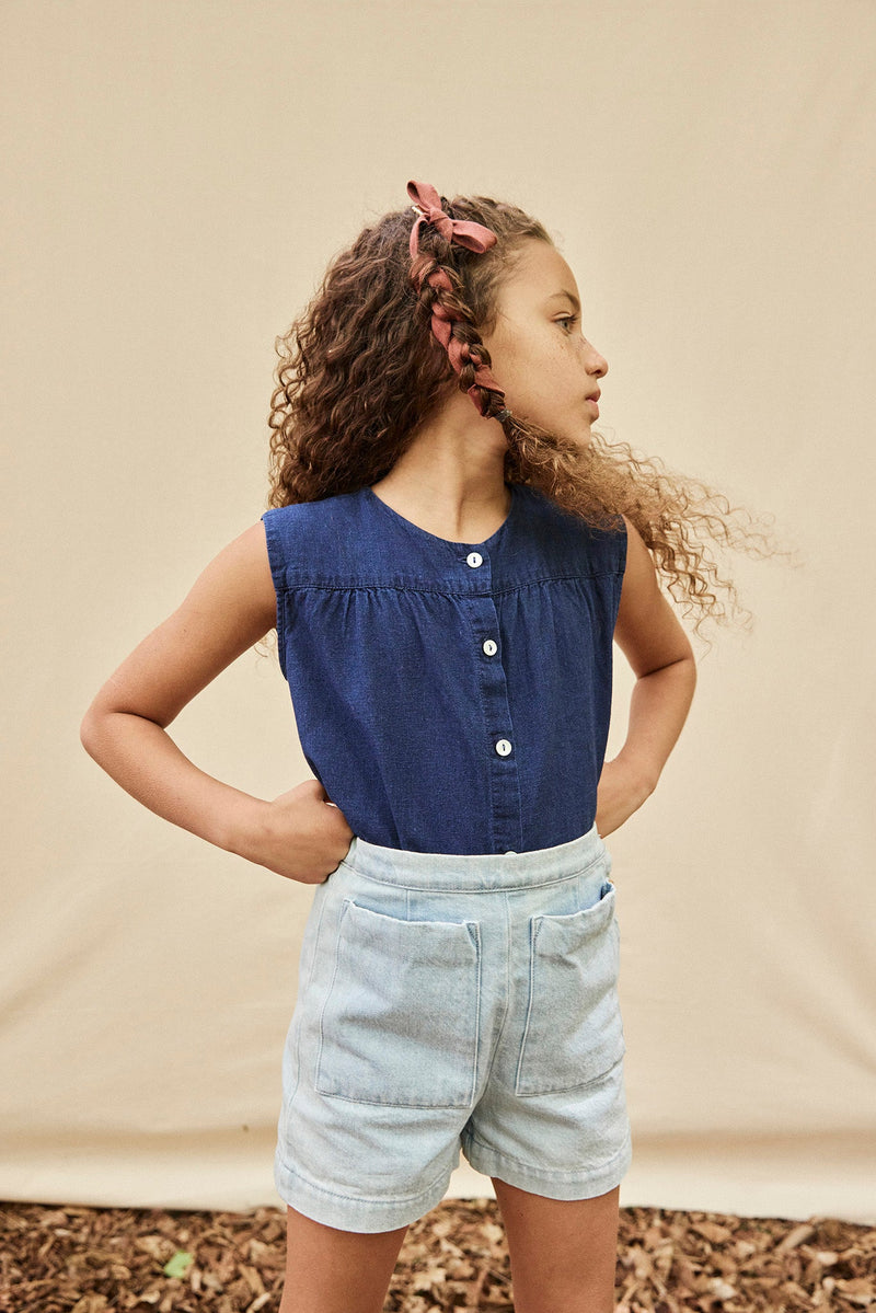 Short Odile light denim - Sélection Soor Ploom à retrouver sur amaetc.com, concept store eco friendly pour enfants