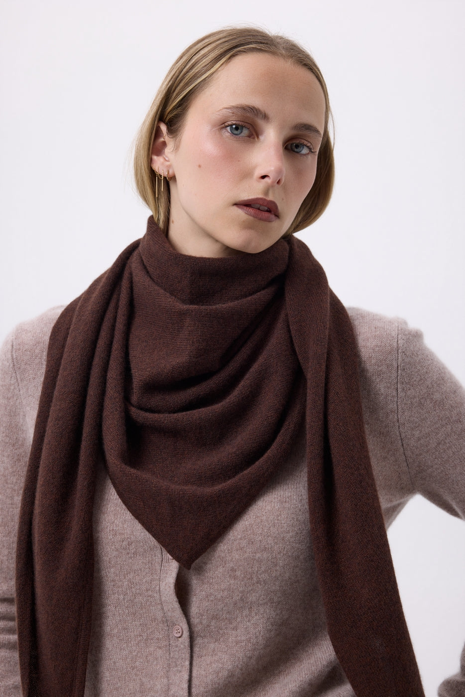 Oversize trekantet ensfarvet bandana-tørklæde Sora - Brun - Dame
