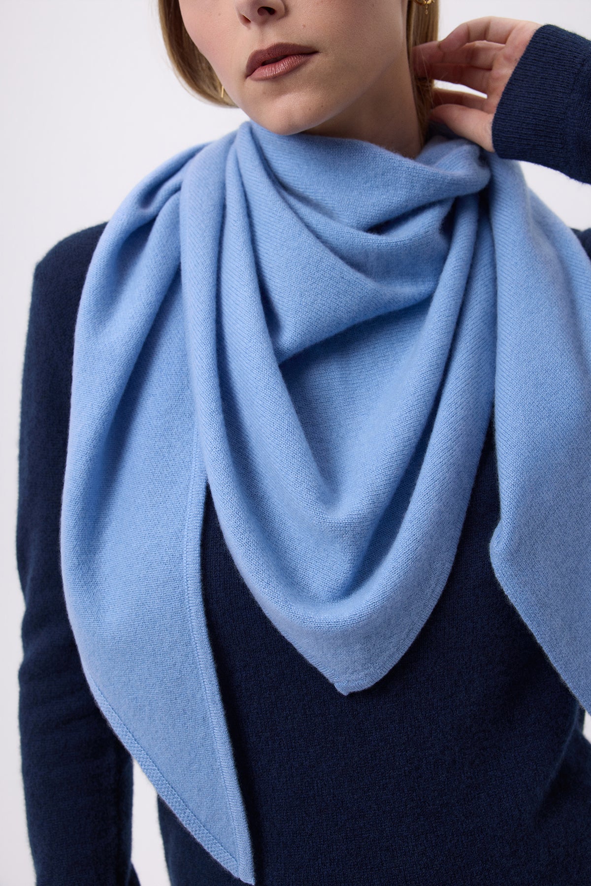 Trójkątny Szal Bandana Oversize Gładki Bandana Sora - Błękitny - Damski