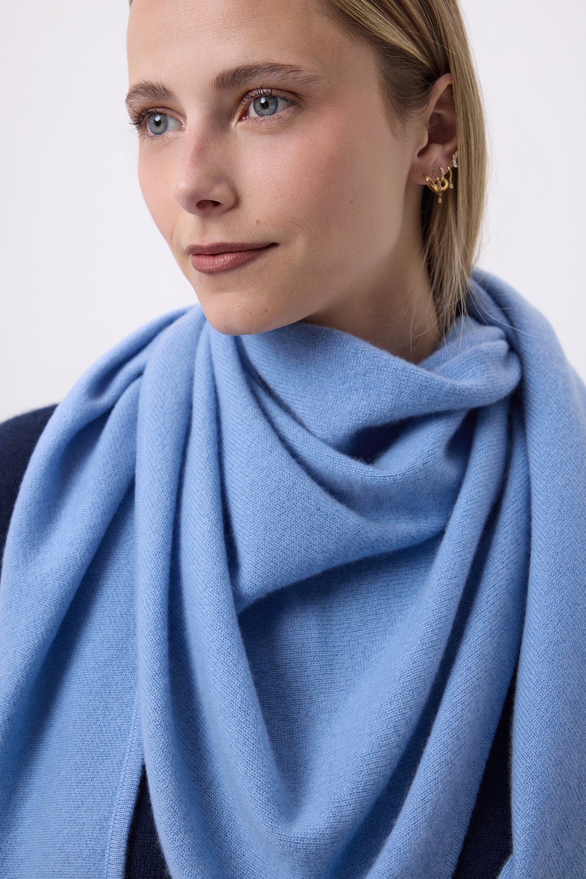 Trójkątny Szal Bandana Oversize Gładki Bandana Sora - Błękitny - Damski