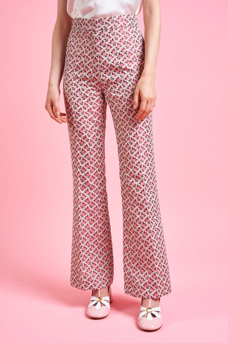 Straight-leg flared pants in floral jacquard all over close up - Pink