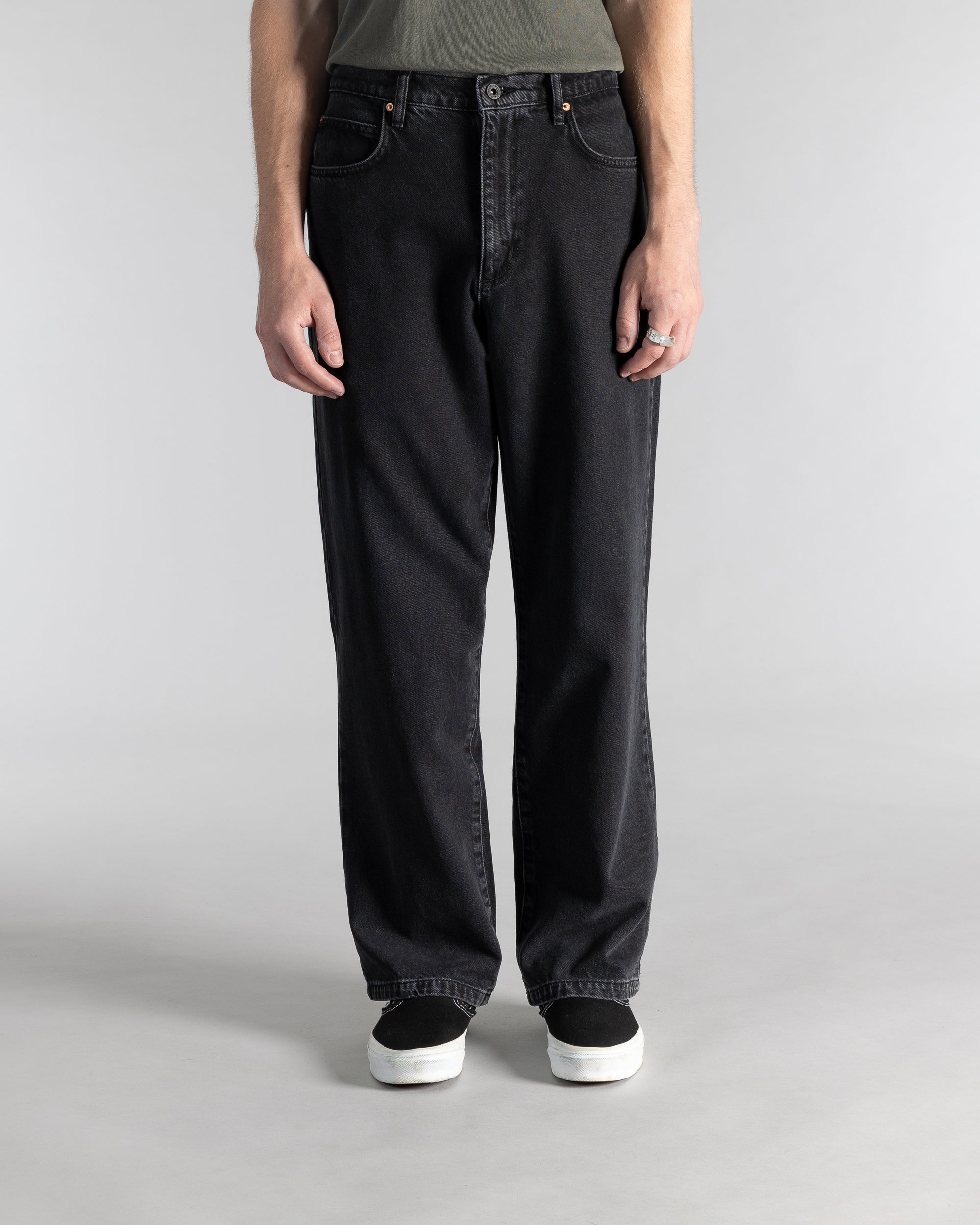 Estándar 5 - Denim negro lavado a la piedra