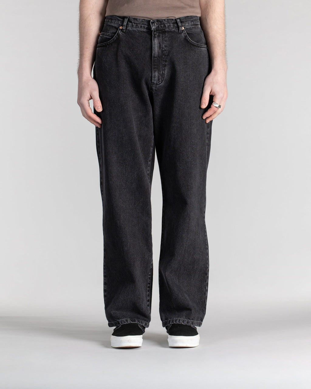 Standard 5 - Washed Black