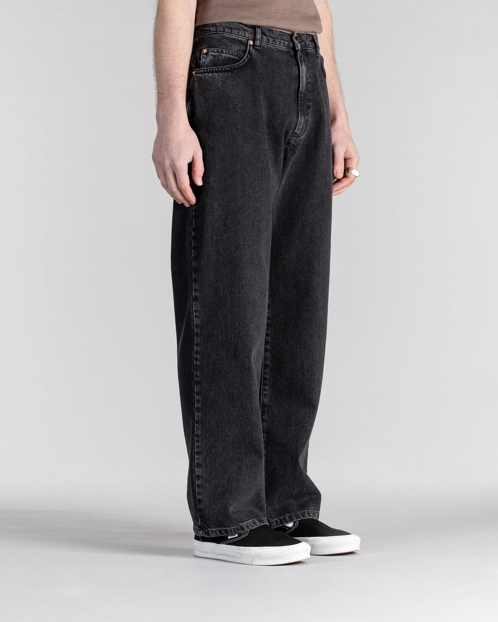 Standard 5 - Washed Black