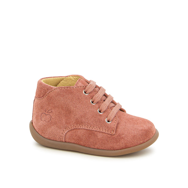Pom d'Api – Pom D'Api - Stand-Up Derby - Rose Poudré, zapatilla bota de ante rosa, cordones a juego, vista de perfil