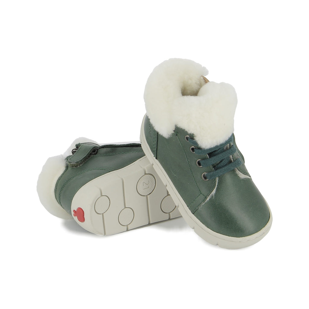 Pom d'Api – Pom D'Api - Start Top Fur - Vert Forêt, chaussures d'enfant vertes avec de la fourrure blanche, vue de face