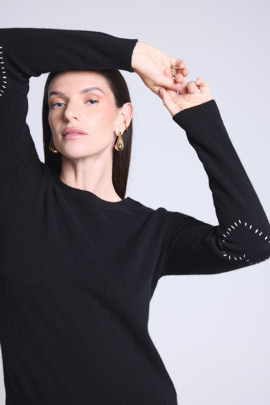 Jersey de cuello redondo Stitch con corazones cosidos en los codos - Negro blanco - Mujer