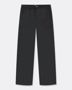 Pantalon marron en tissu stretch souple, coupe droite et confortable, avec poches avant arrondies et taille ajustée, idéal pour toutes les morphologies féminines.