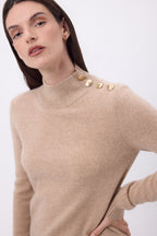 Jersey de cuello alto con botones dorados Swan - Beige crema - Mujer