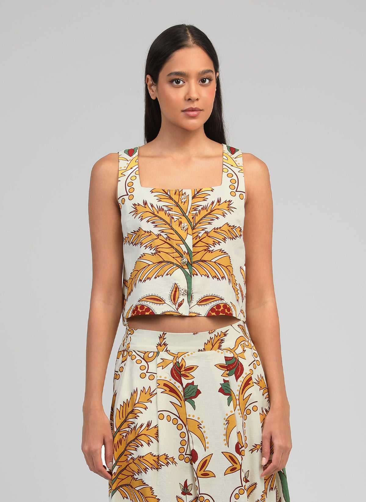 An'ge – Debardeur Symaly Tropico Jaune, mannequin portant un ensemble top et pantalon à motifs colorés de face