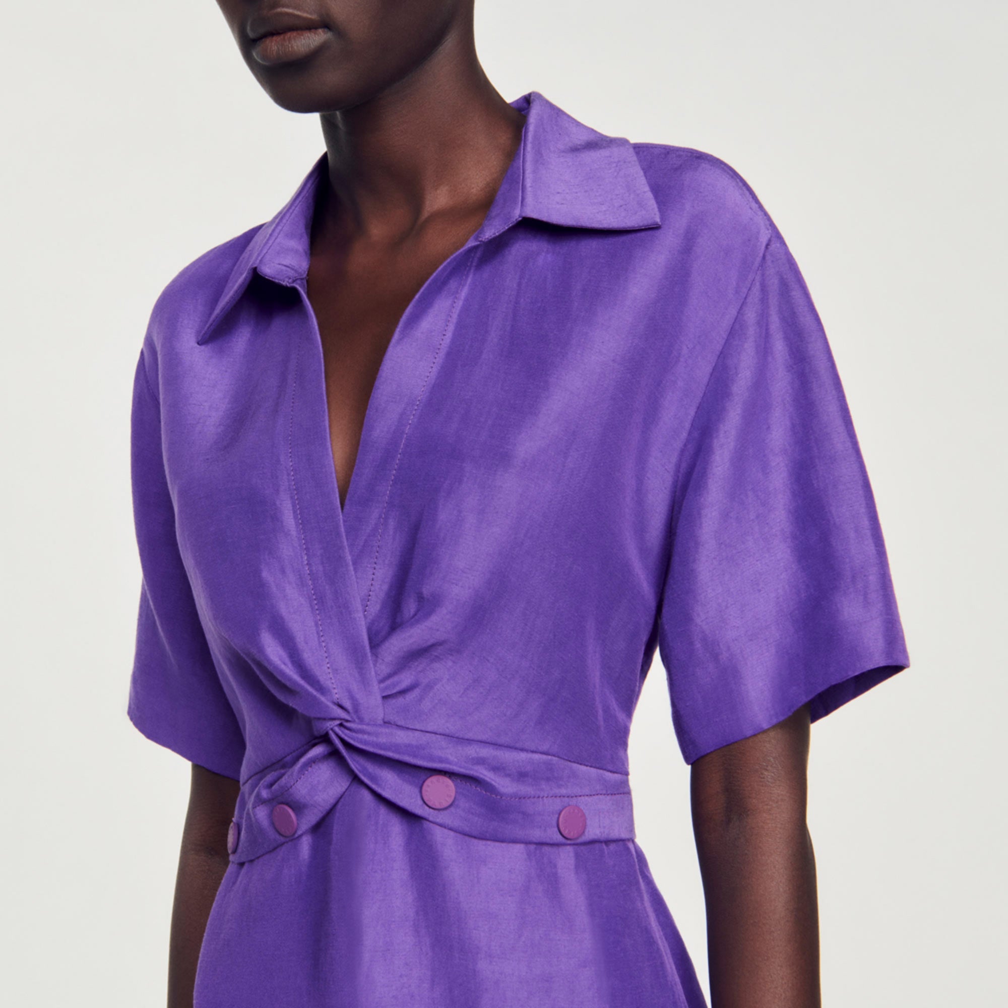 Vestido Corto Con Cuello Camisero