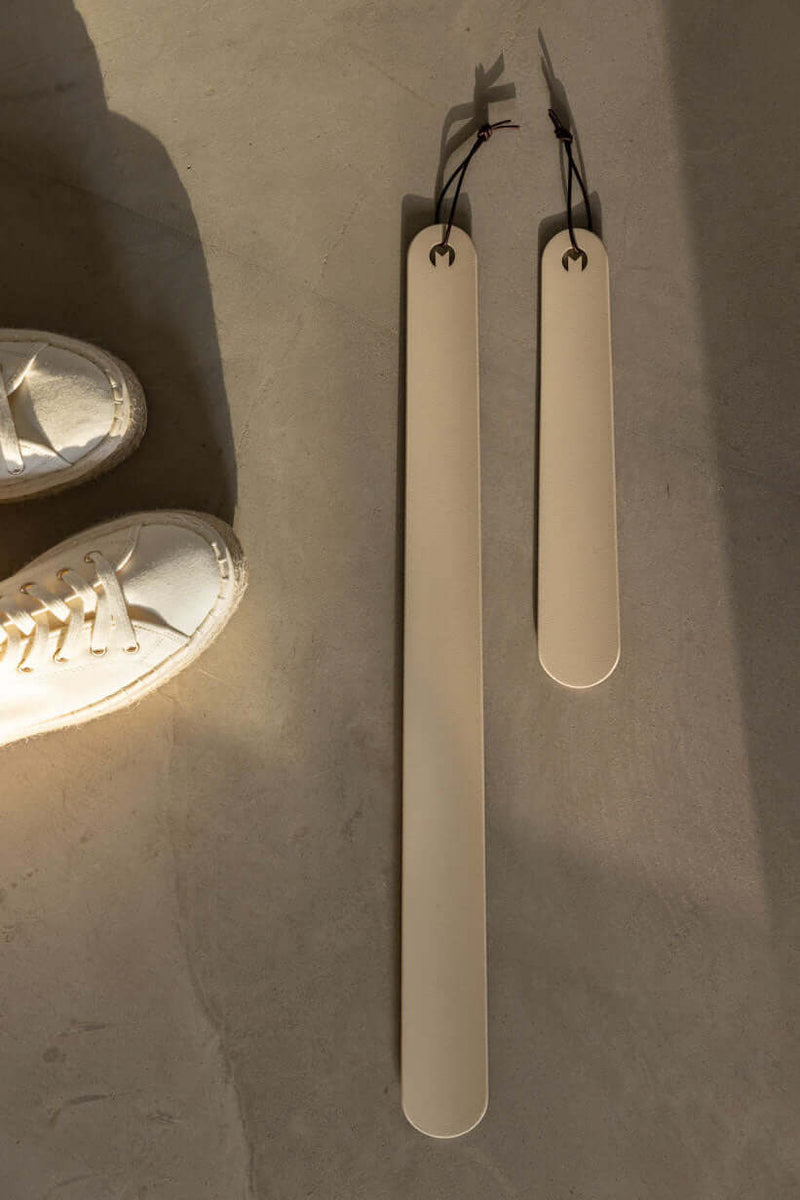Schuhlöffel TILO aus Metall, minimalistisches Design, functional and aesthetic, modern and stylish.