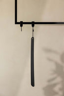 Schuhlöffel TILO aus high-quality metal, minimalist and elegant, ideal for modern interiors.