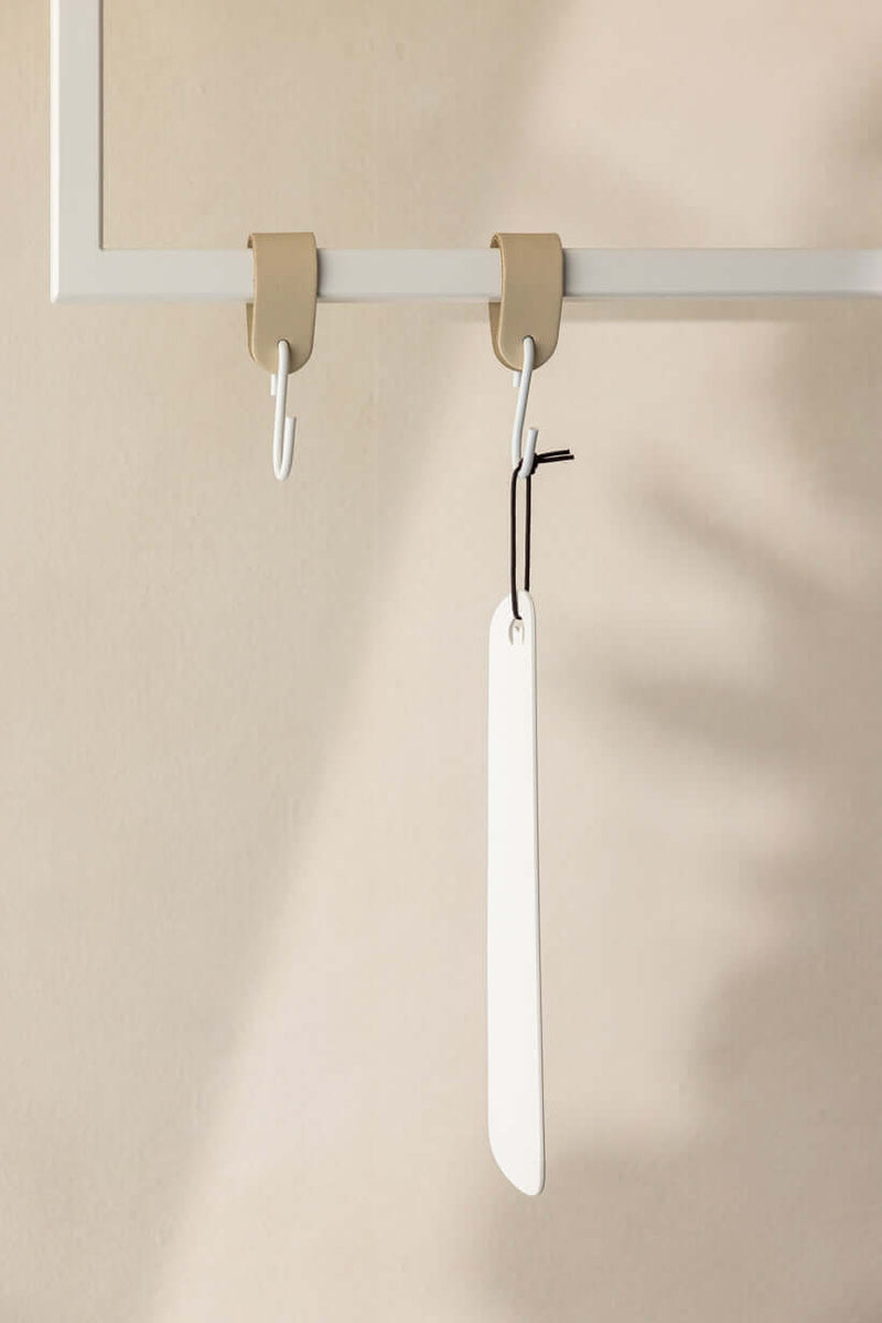 Schuhlöffel TILO an elegant design, minimalist design in high-quality metal.