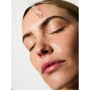 Application du Sérum Nuit Régénérant Intense.