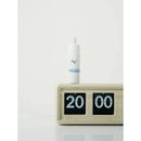 Le Sérum Nuit Régénérant Intense sur un réveil indiquant 20h00.