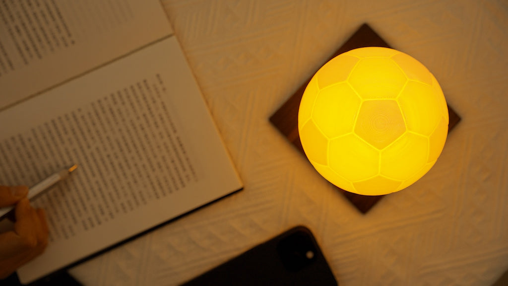 Lampe Lewis Football - Bois - 2 Tailles
