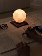 Lampe Lewis Football - Bois - 2 Tailles