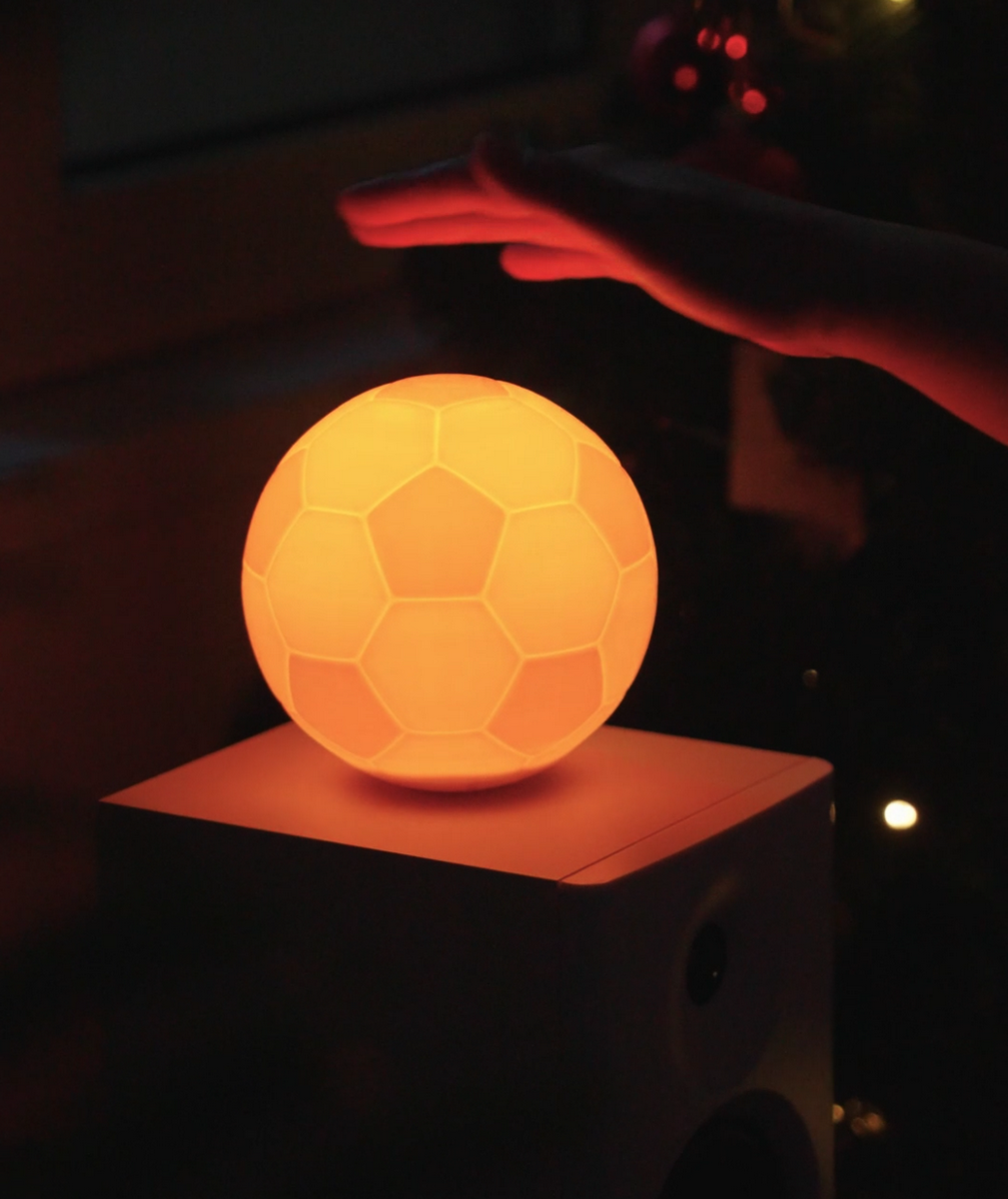 Lampe Lewis Football - Bois - 2 Tailles