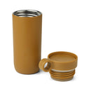 Taza isotérmica caramelo dorado de LIEWOOD - Selección Liewood disponible en amaetc.com, concept store ecológico para niños