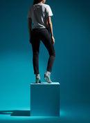 Un Amour De Swann - Gray Metal Print