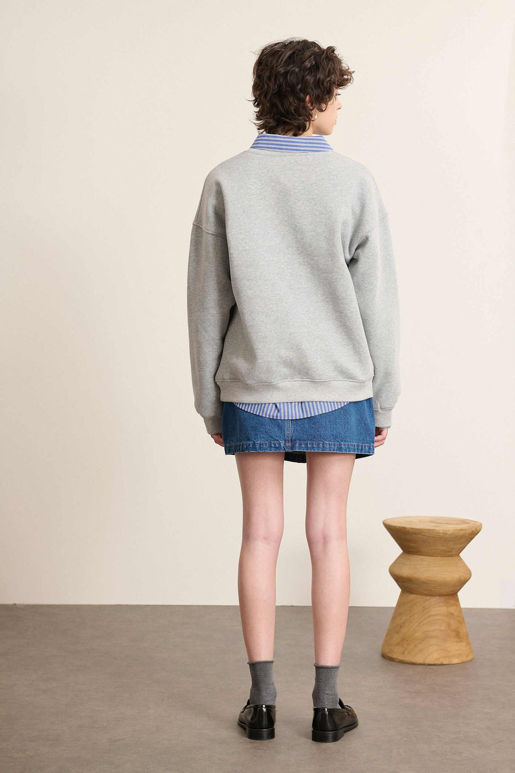 Matière épaisse et douce composée de 47% coton et 53% polyester, intérieur gratté pour un confort optimal au porté. 
