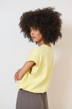 Sweat jaune sans manches, col rond et coupe oversize, look casual Garance Paris