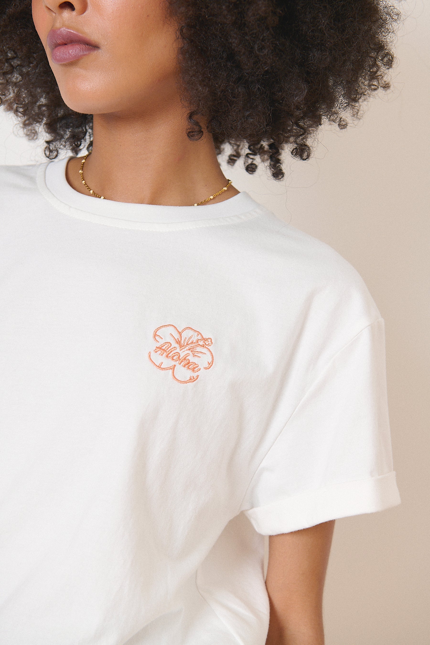 Tee-shirt à manches courtes coloris blanc avec motif floral estivale haut à col rond Garance Paris