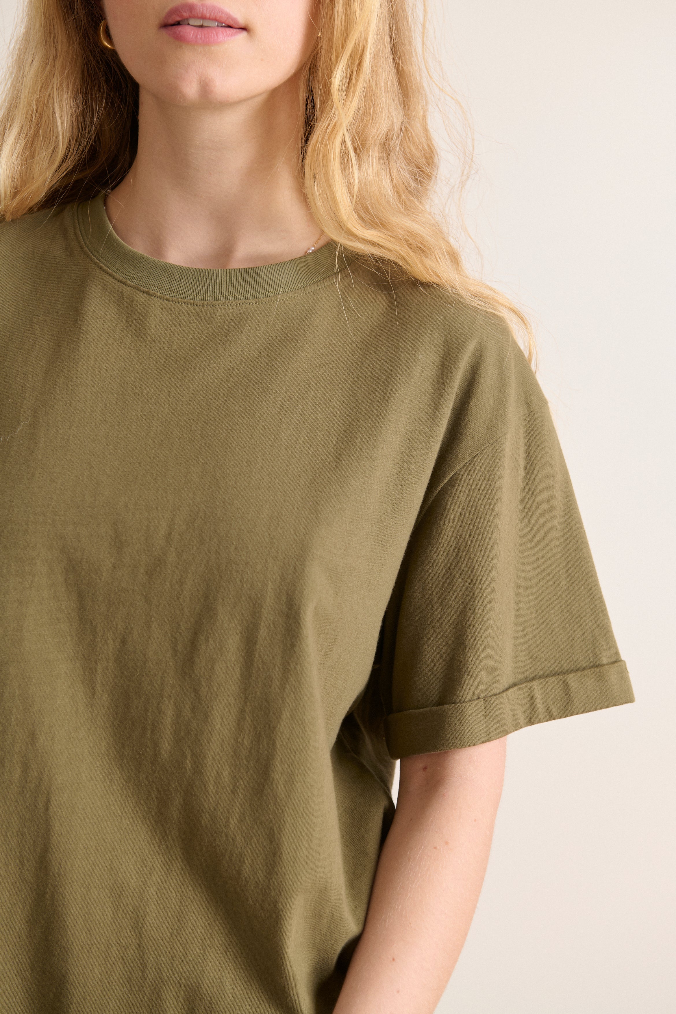 Tee-shirt kaki manches courtes, col rond, coupe ample et fluide. Vêtement femme Garance Paris