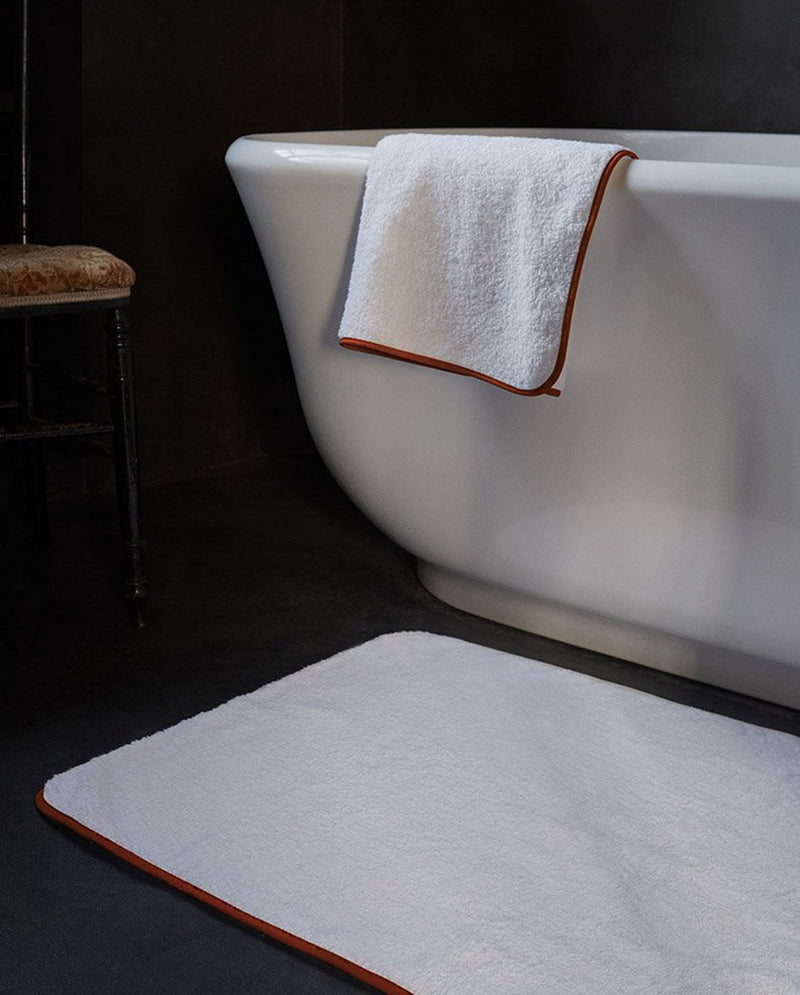 Tapis De Bain -  Blanc Liseré Rouge Basque