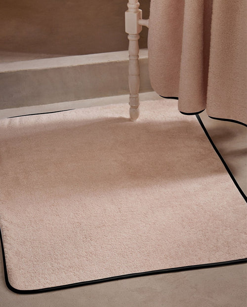 Tapis De Bain - Rose Liseré Noir