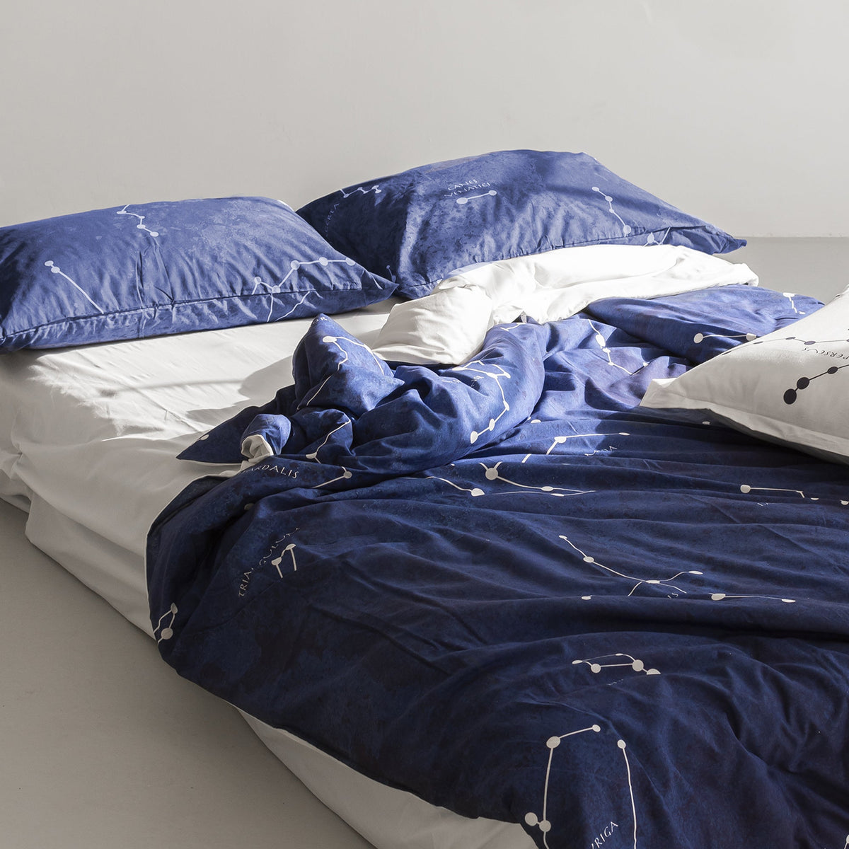 Cosmos Pillowcase - Multicoloured