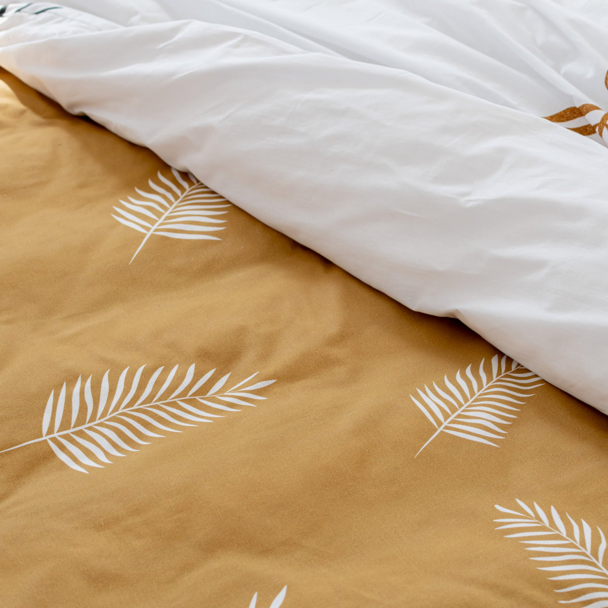 Foliage Fitted Sheet - Multicoloured