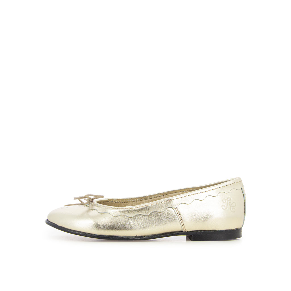 Pom d'Api – Tartine Et Chocolat - T&C 6 Bal - Platine, ballerine dorée en cuir, vue de profil sur fond blanc