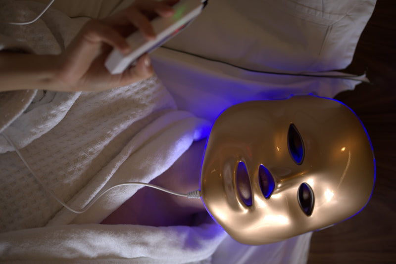 Mascarilla de Terapia de Luz Led Dorada - Oro - Mujer