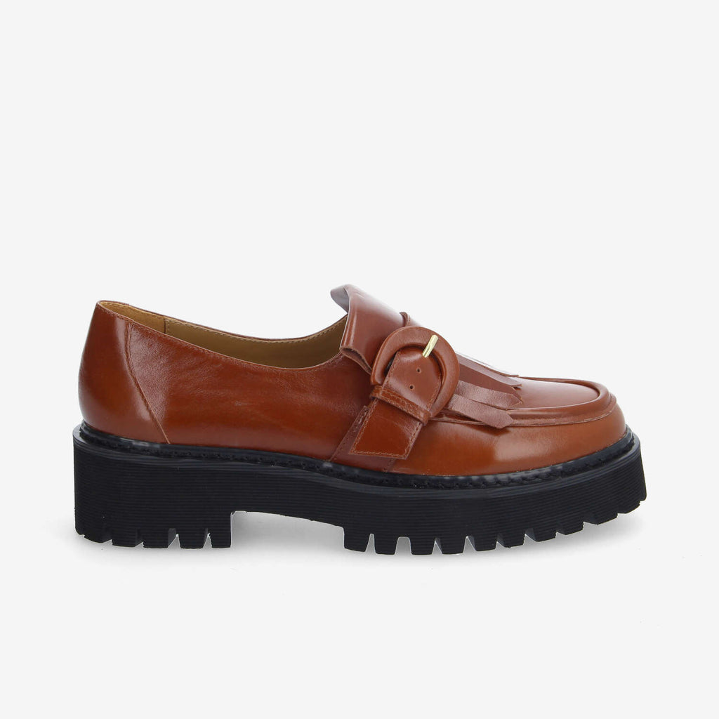 Mysen Buckle W - Lacquer Leather - Cognac