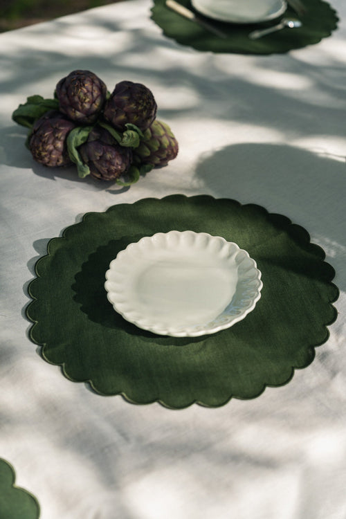 The 2 Round Linen Scalloped Placemats - Forest Green