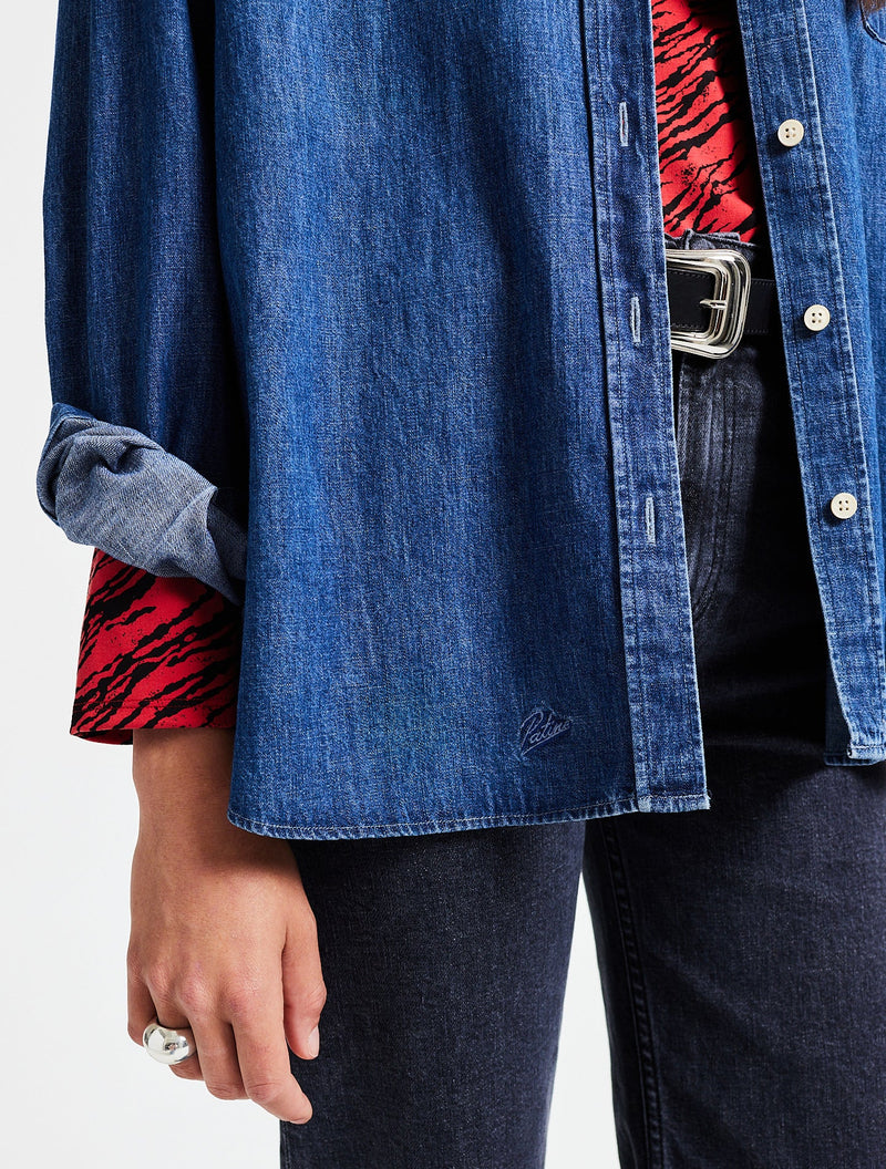 Rose mide 1,73 m y lleva la talla S.