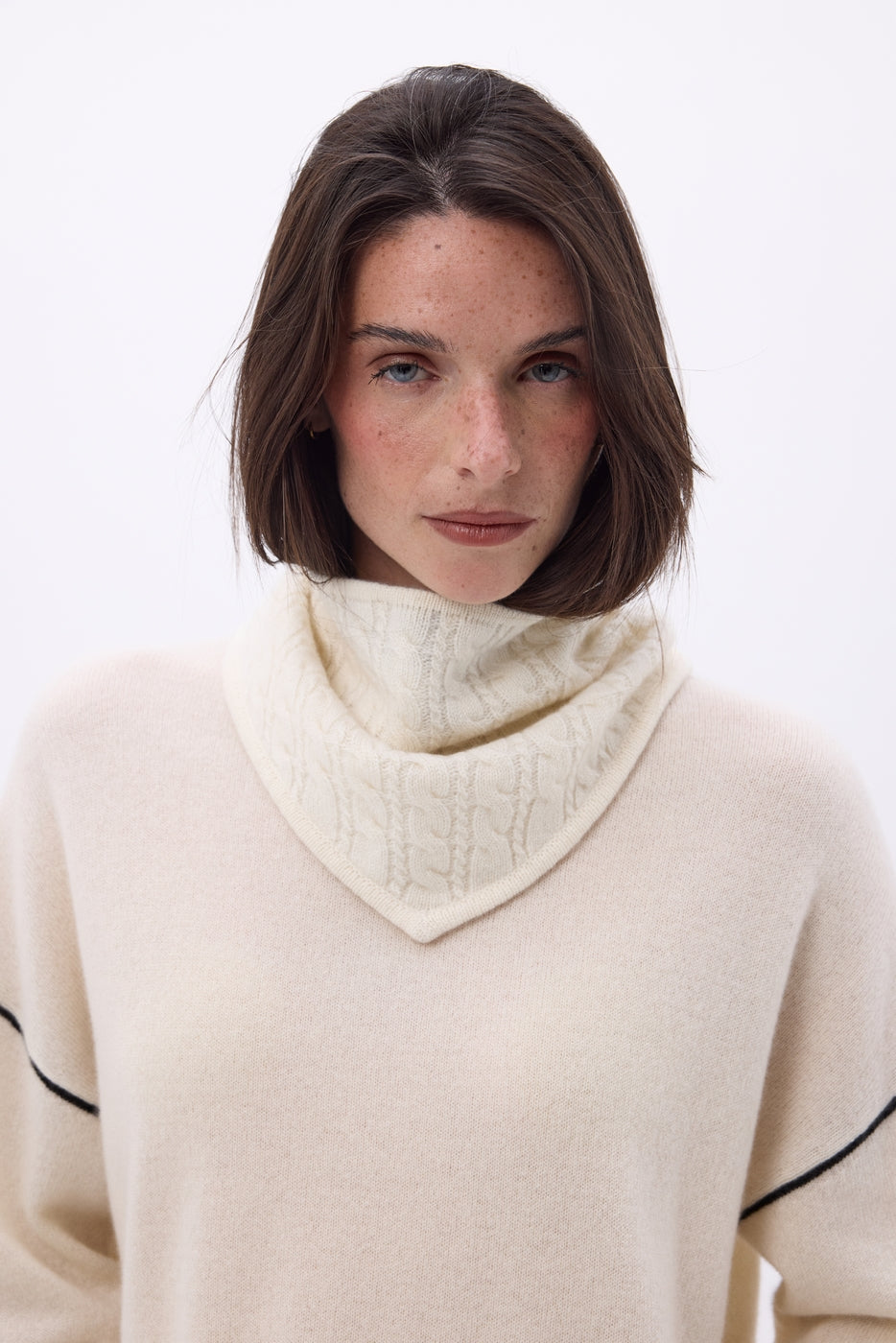 Bufanda triangular de punto trenzado Tory - Blanca - Mujer