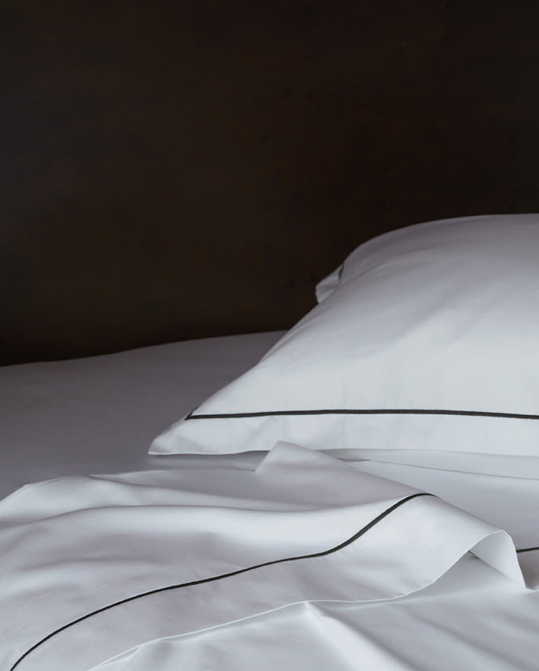 Paire de taies Satin de coton - Blanc bourdon Noir