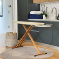 Table à repasser TAIGA en bois massif 130x47 cm hauteur réglable jusqu’à 95 cm avec repose-fer et support centrale vapeur