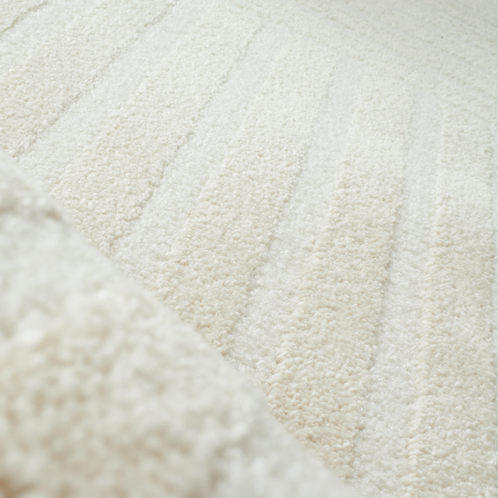 Alfombra con motivos en relieve color crema de Nazar rugs