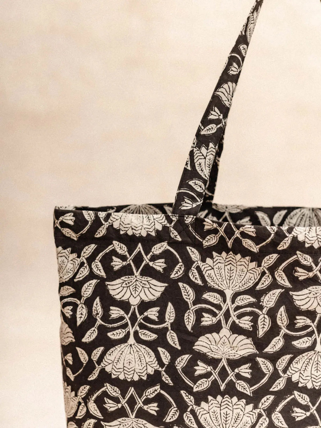 Lotus Noir - Daily Bag