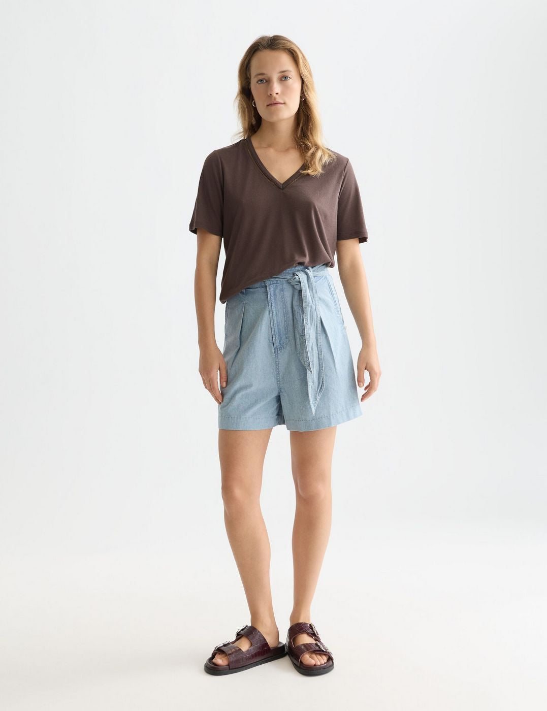 Linen V-Neck T-Shirt - Hot Fudge